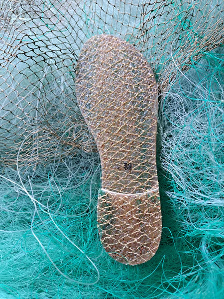 Botas Geometric edición limitada de Verdura Shoes hechas con redes de pesca recicladas y suela de caucho – diseño sostenible y artesanal. Suela.