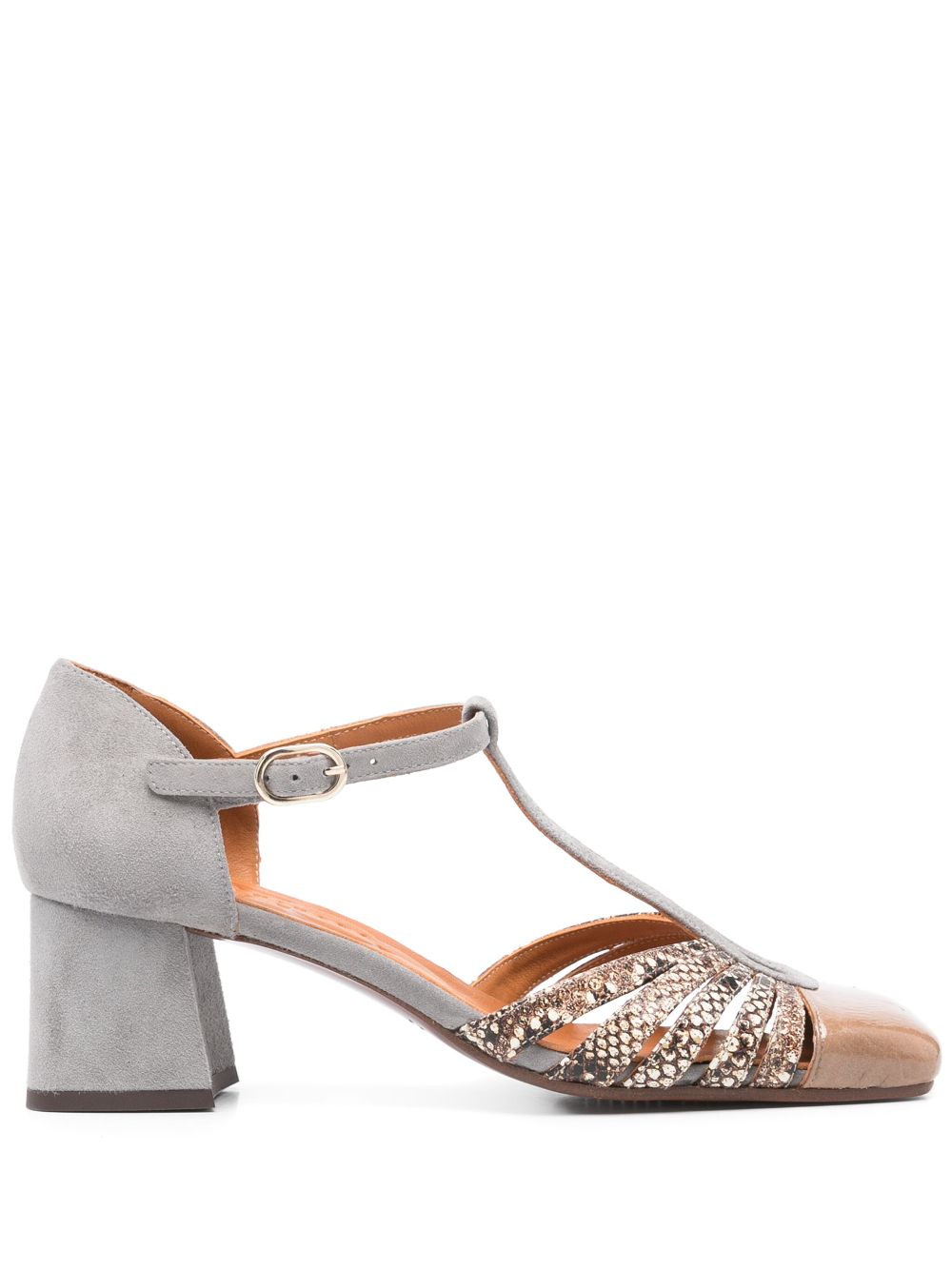 Zapato Chie Mihara de piel combinado en gris y taupe con tiras efecto serpiente y tacón de 5 cm