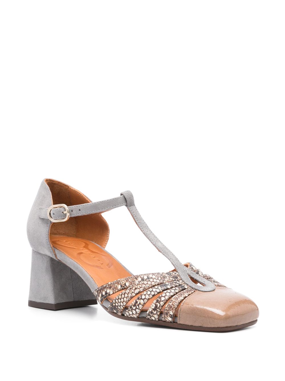 Zapato Chie Mihara de piel combinado en gris y taupe con tiras efecto serpiente y tacón de 5 cm