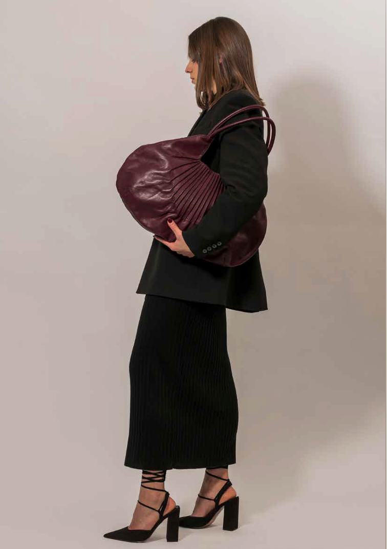 Caterina Lucchi Ornella Prugna calfskin leather shopper bag worn on the shoulder