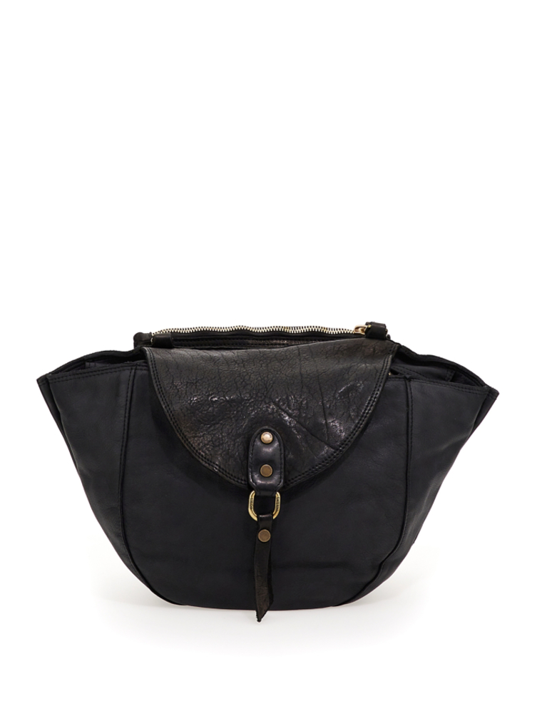 Bolso bandolera negro de piel hecho a mano por Caterina Lucchi con bandolera extraíble y diseño estructurado.