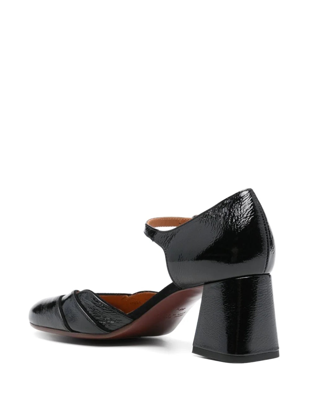 Chie Mihara zapatos de medio tacón medio charol negro, cierre doble de hebilla lateral tacón bajo en bloque de 60 mm Plantilla de piel y suela de cuero y goma Composición Suela_ Goma 100%, Piel de becerro 100% Forro_ Piel de becerro 100% Exterior_ Piel de becerro 100% Modelo: GRINI