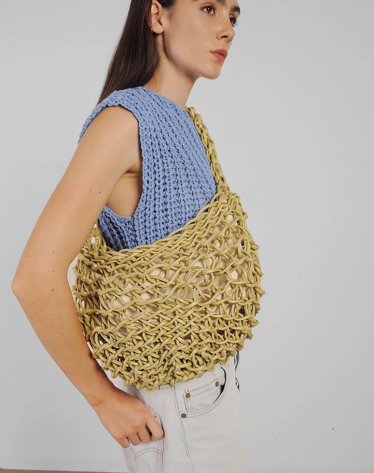 Bolso Lilla de Alienina color lima tejido a mano en algodón encerado, estilo hombro y bandolera