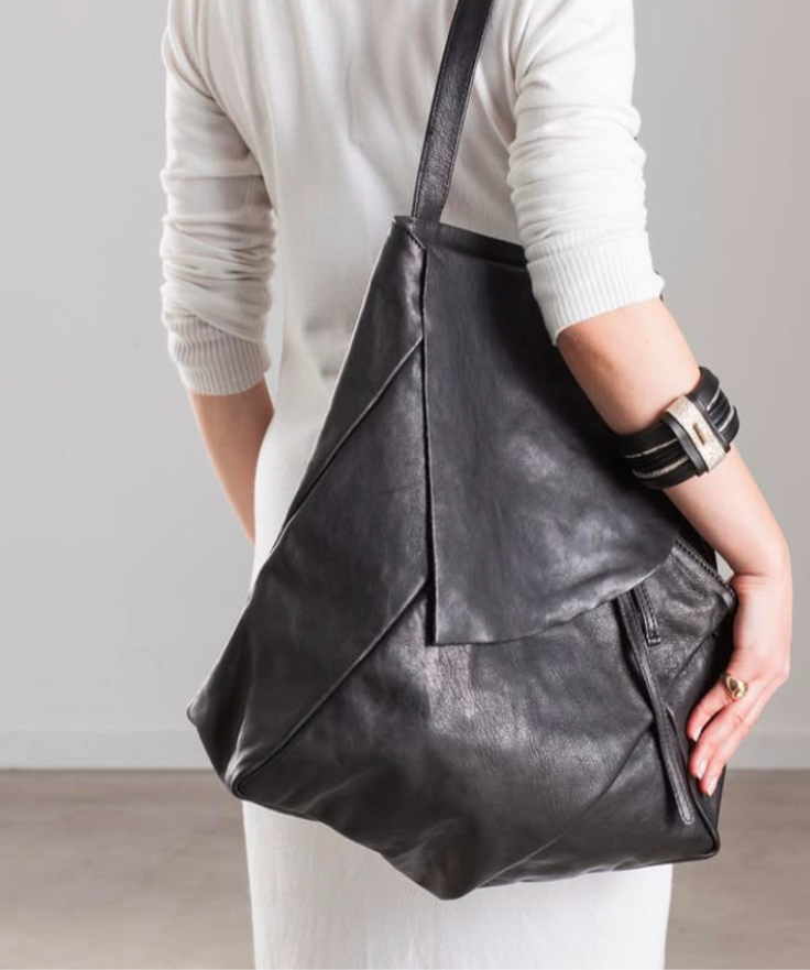 Bolsos artesanales Mialuis hechos en Italia, diseño elegante y creativo con piel de alta calidad; expresión de sensibilidad y estilo femenino moderno.