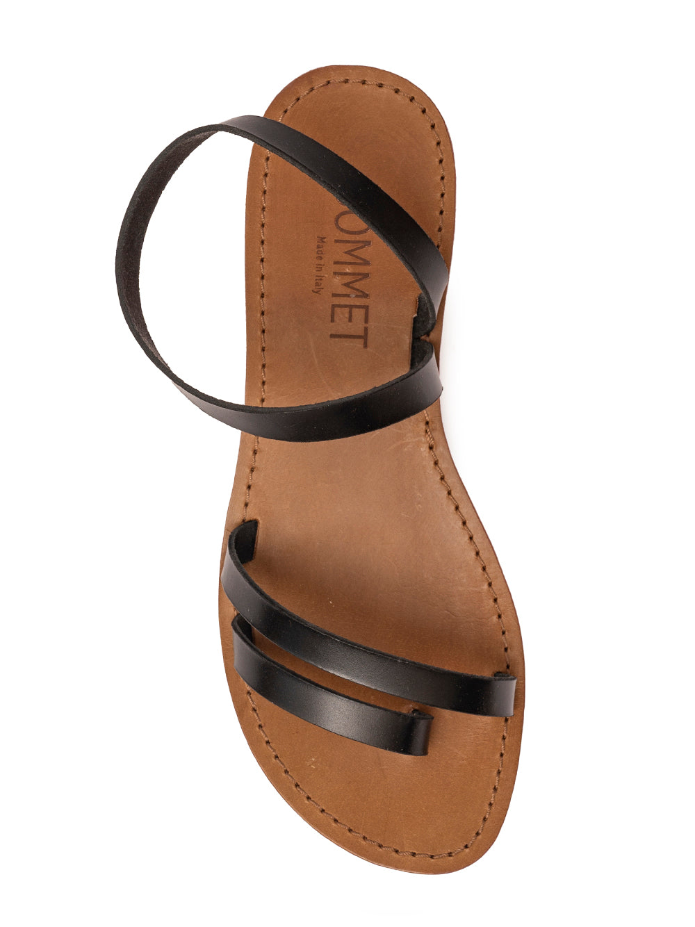 Sandalia Pietrasanta de Cinque Terre en piel negra, con pulsera al tobillo y suela de cuero. Hecha a mano en Italia.