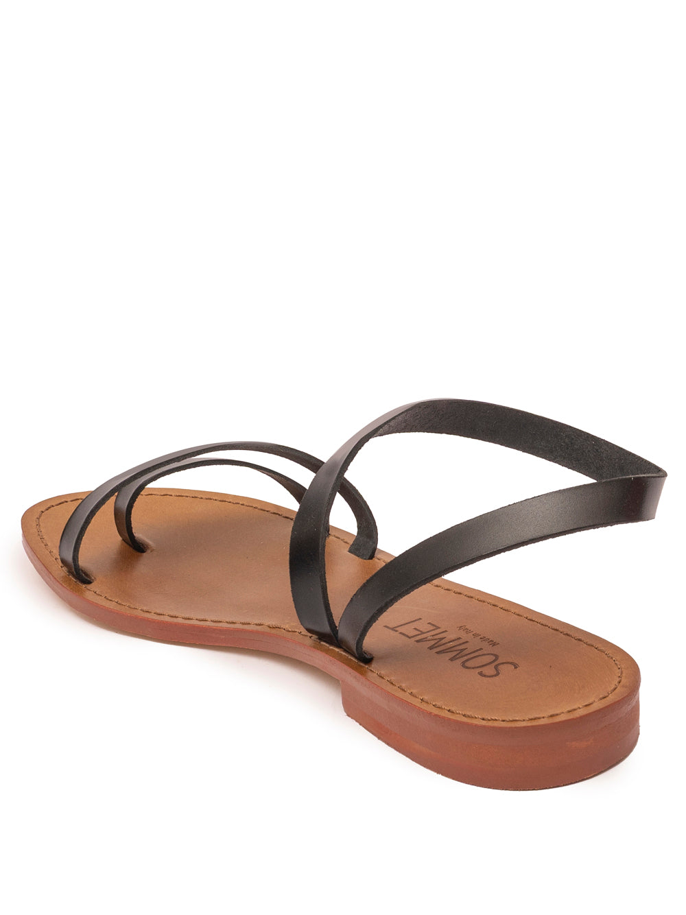 Sandalia Pietrasanta de Cinque Terre en piel negra, con pulsera al tobillo y suela de cuero. Hecha a mano en Italia.