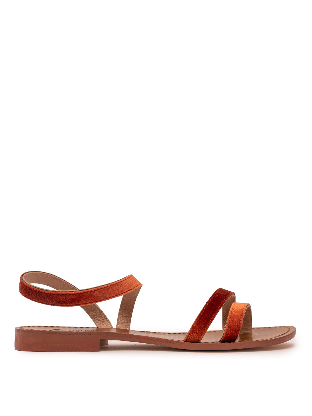 Sandalia Pietrasanta en terciopelo color teja de Cinque Terre, con pulsera al tobillo y suela de cuero.