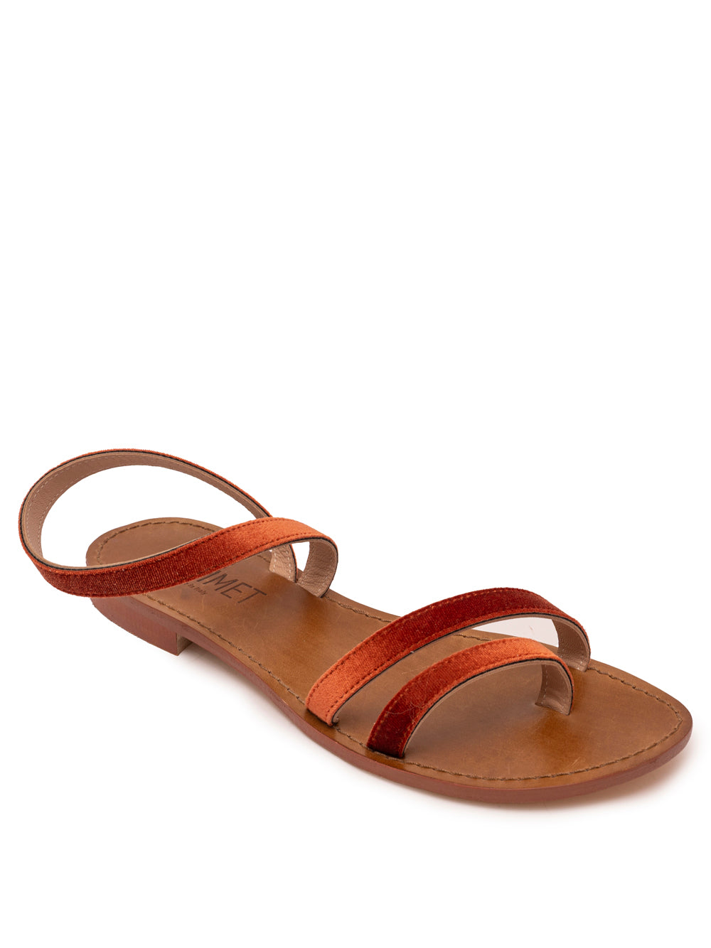 Sandalia Pietrasanta en terciopelo color teja de Cinque Terre, con pulsera al tobillo y suela de cuero.