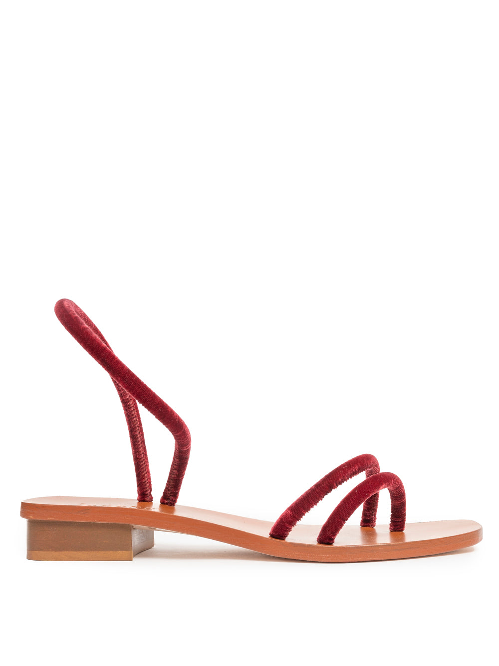 Sandalias Lanapo modelo Pietrasanta en terciopelo rugine con tacón medio, tiras tubulares y cierre con hebilla, hechas a mano en Italia.