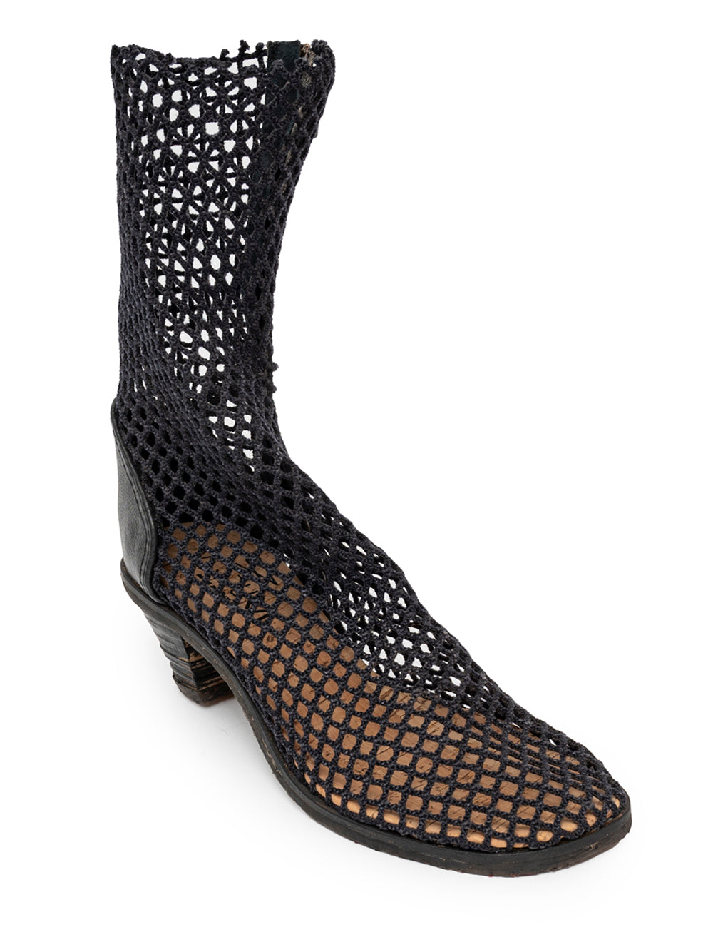 Botas veganas Bitta Ink de Verdura hechas a mano en Italia con redes de pesca recicladas y suela de corcho natural, en color azul oscuro.