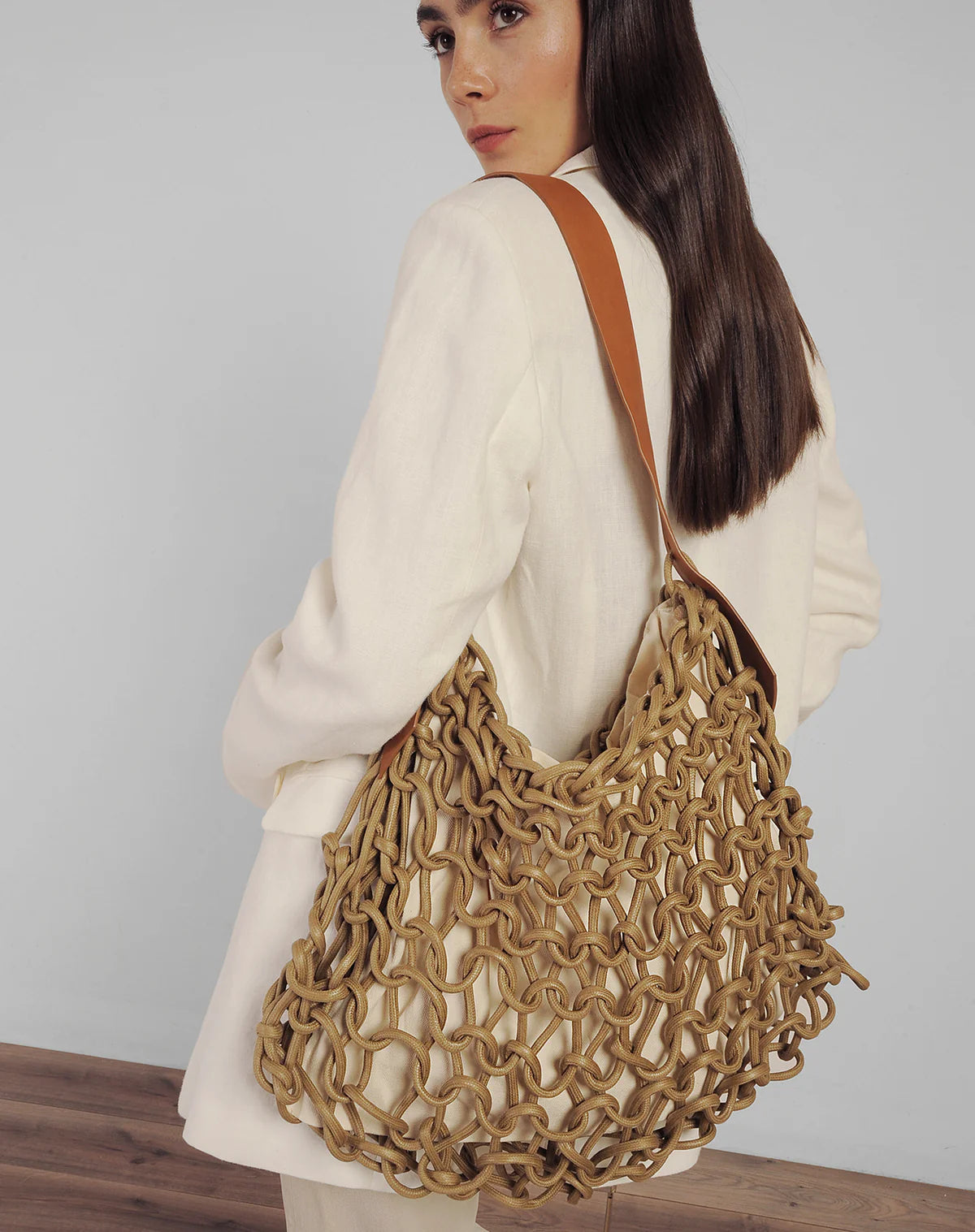 Detail of Alienina Alia net bag in waxed cotton with handcrafted texture