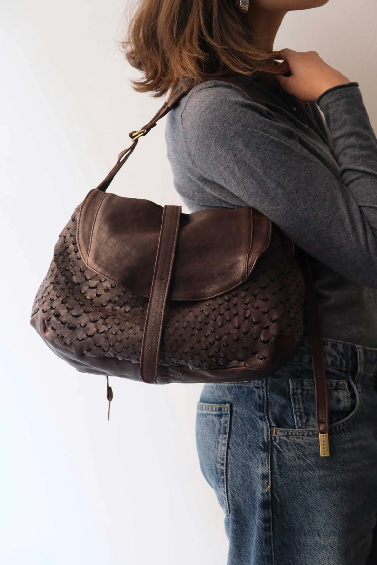Artisanal testa di moro leather bag by Mialuis, crafted from 100% vegetable-tanned leather, sustainable and handmade in Italy.