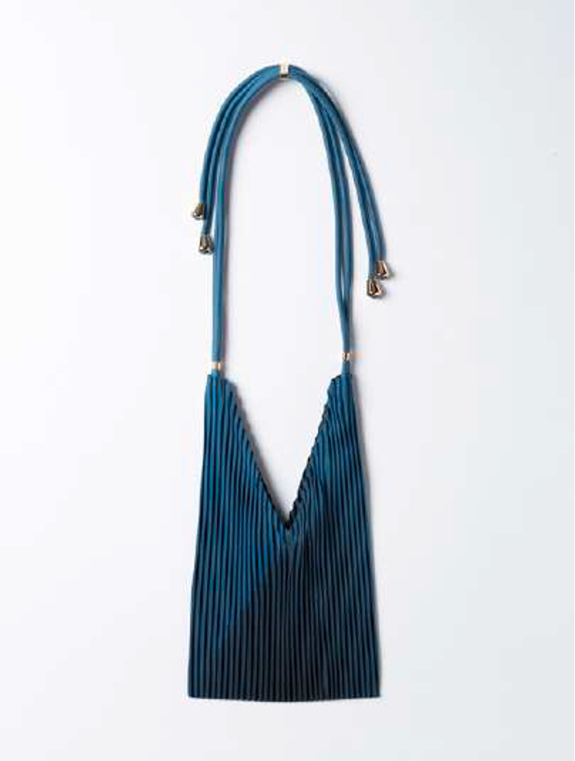 Multitudes pleated baby bag Moroccan blue indigo recycled polyester silk-effect hand view