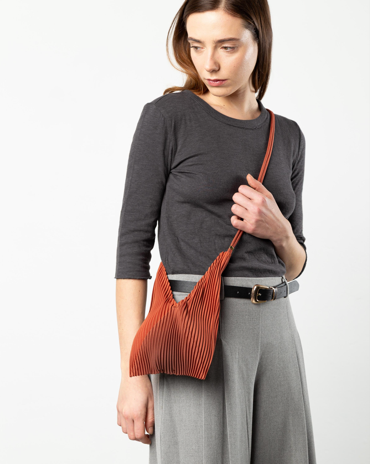 Multitudes pleated baby bag Picante terracotta adjustable drawstring side view