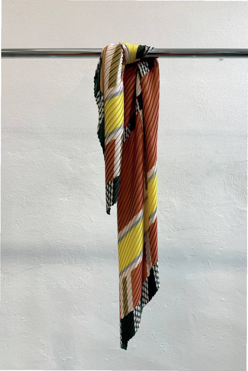 Multitudes pleated scarf Selene beige bronze terracotta yellow recycled polyester silk-effect hanging view