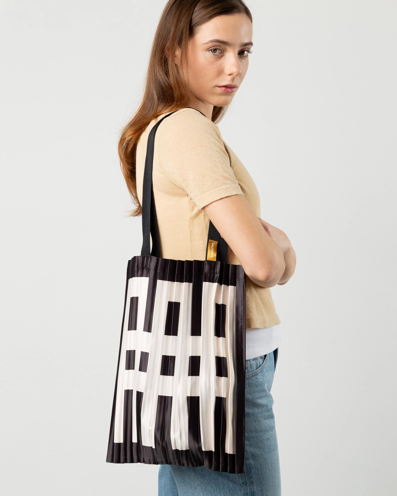 Multitudes pleated shopper bag Mondello in satin with minimal black and white pattern