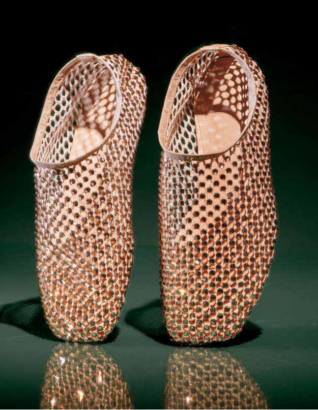 Nude ballerina flats with rhinestones, elegant women’s flat shoes with jewel finish. Strategia Shoes