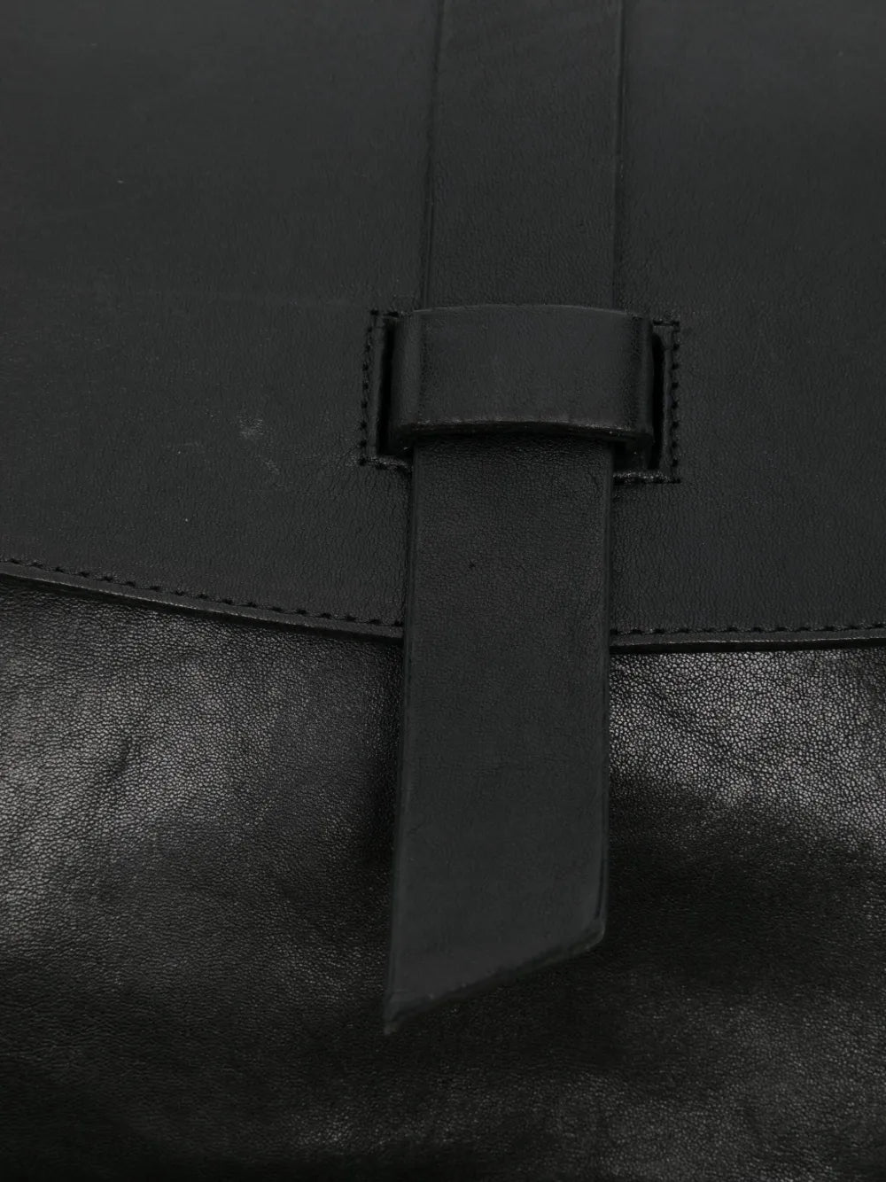 Sommet Alexi black waxed vegetable-tanned leather shoulder bag handmade in Italy – adjustable strap and interior zip pocket.