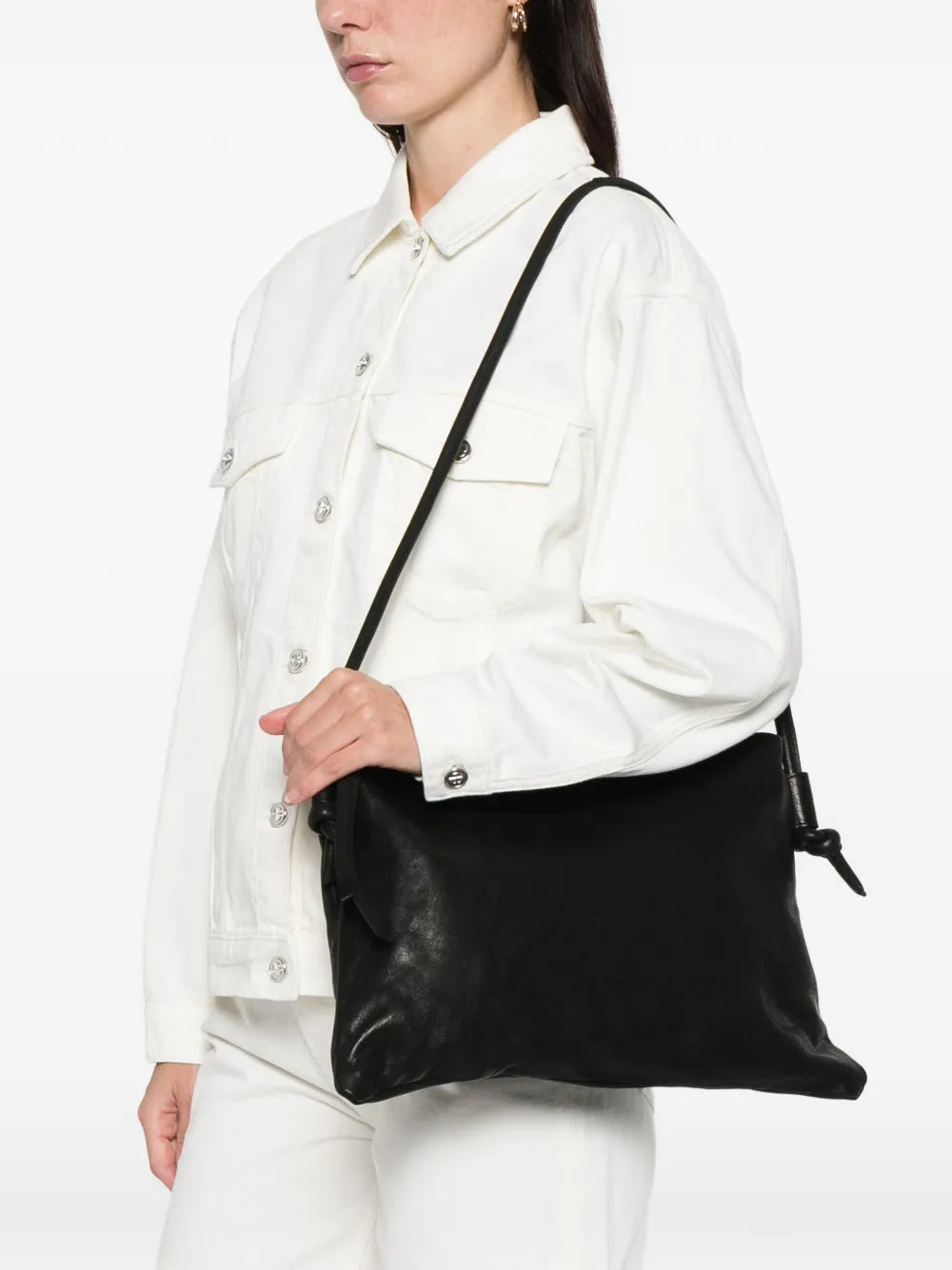 Sommet Frida leather bag in nero black with adjustable crossbody strap, everyday medium handbag suitable for smartphone and essentials