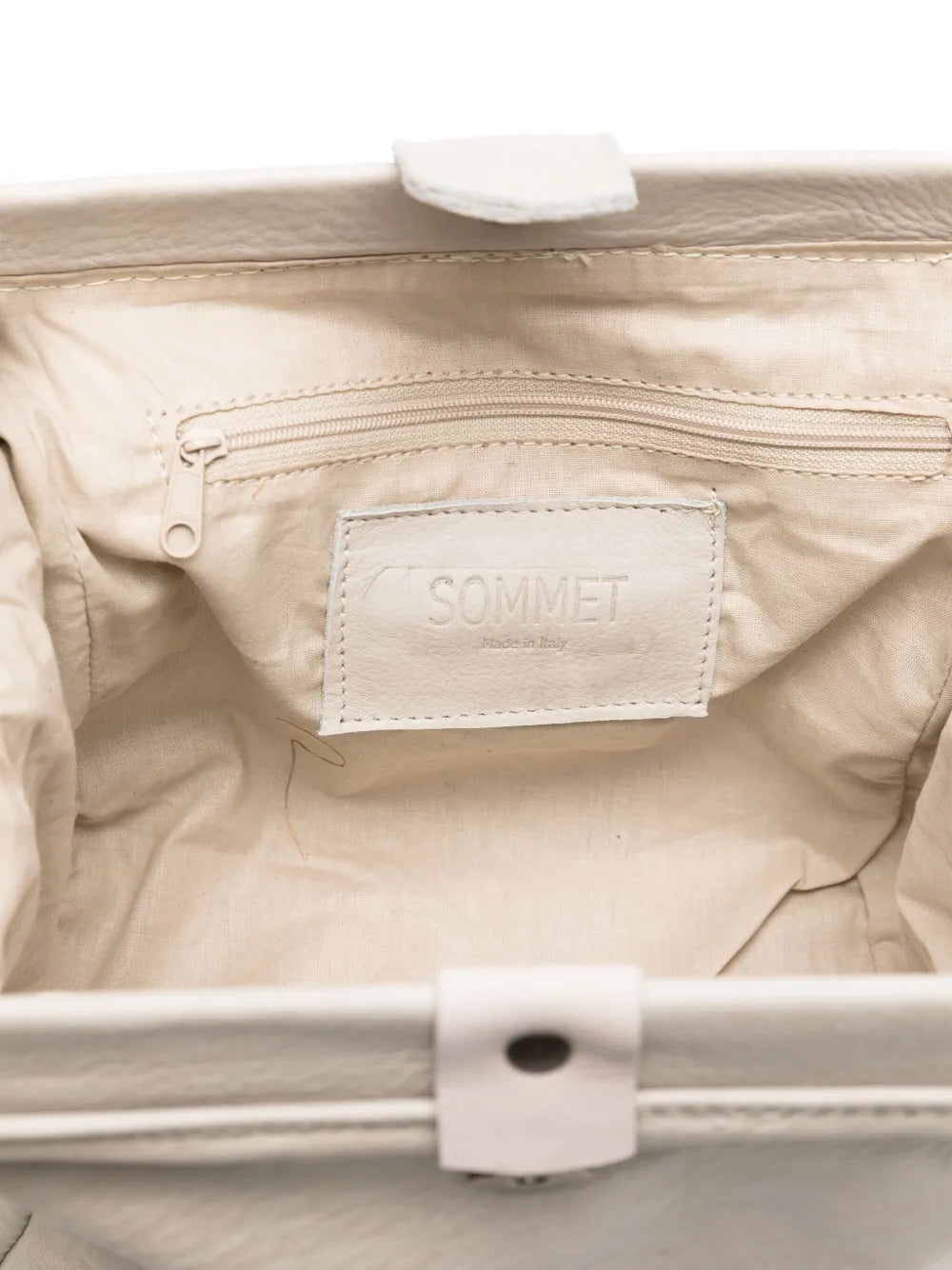 Sommet off-white (sabbia) lambskin clutch and crossbody bag handmade in Italy – vegetable-tanned leather, magnetic closure, adjustable strap.