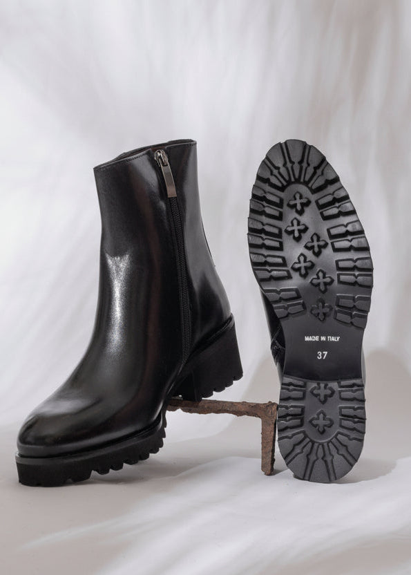 Black ankle boot interior — Hand Made in Italy label — SOMMET