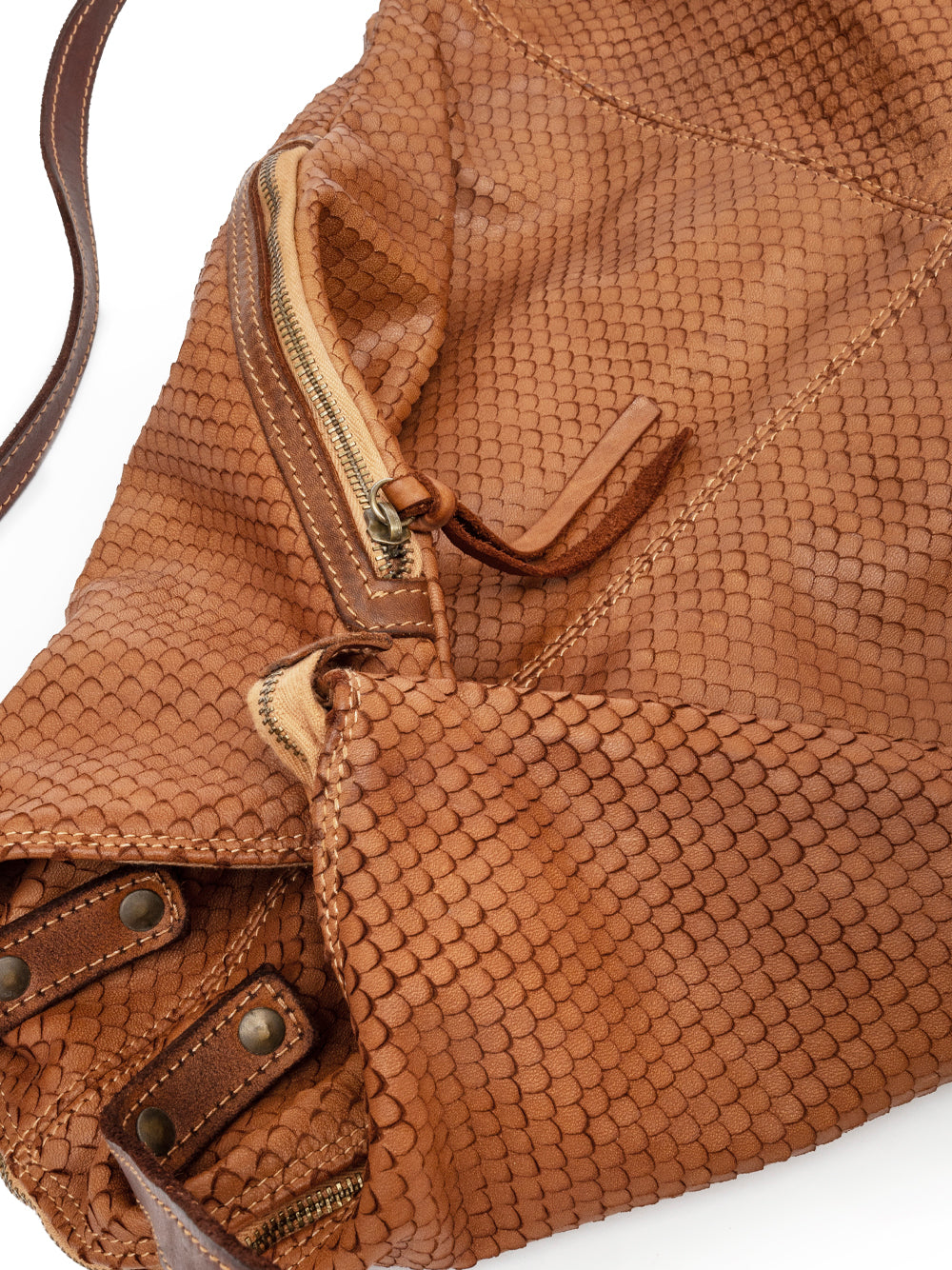 Sommet unisex textured tan leather backpack handmade in Italy – vegetable-tanned cowhide, natural dyes, artisanal design.