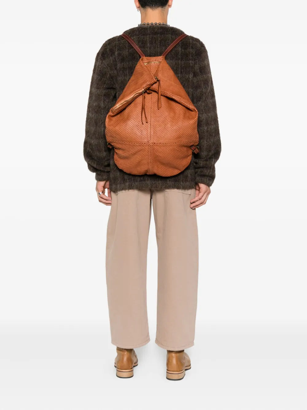 Sommet unisex textured tan leather backpack handmade in Italy – vegetable-tanned cowhide, natural dyes, artisanal design.