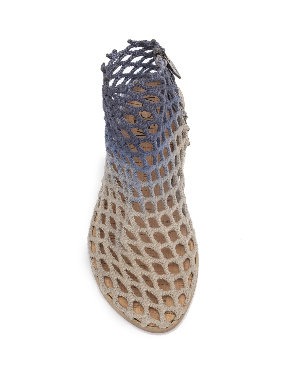 VBotas veganas Planas Natural de Verdura en redes de pesca recicladas color natural con sombras azules, suela de goma y plantilla de corcho, hechas a mano en Italia.