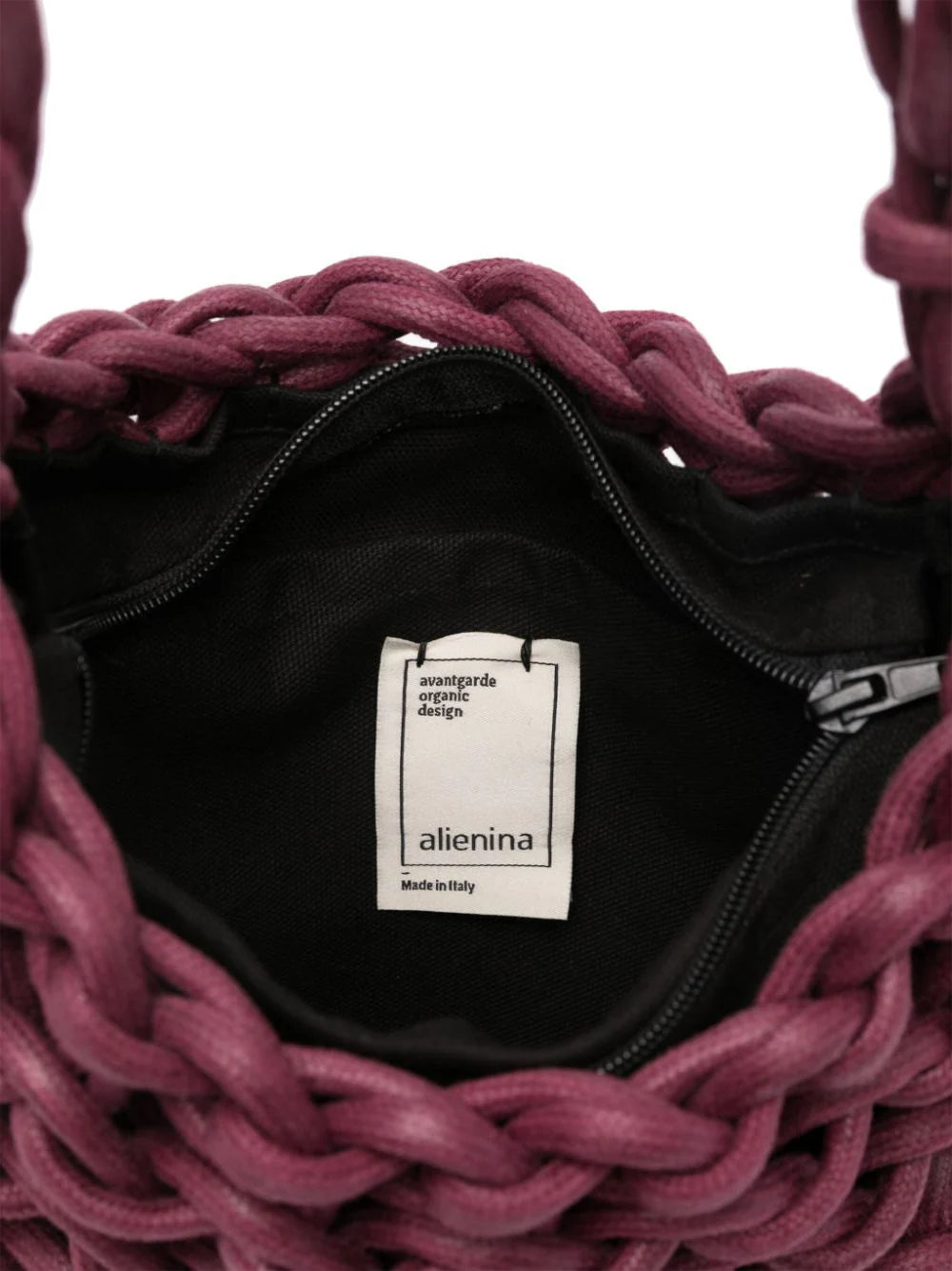 Bolso de hombro de&nbsp;&nbsp;Alienina tejido a mano con cuerda de algodón y lurex. Forro de algodón, bolsillo interior y cierre de cremallera.  100% Algodón  Medida: Ancho 26 cm. Alto 33 cm.  Instrucciones de cuidado: Lavado en seco.  Color_Plum  Hecho a mano en Italia.