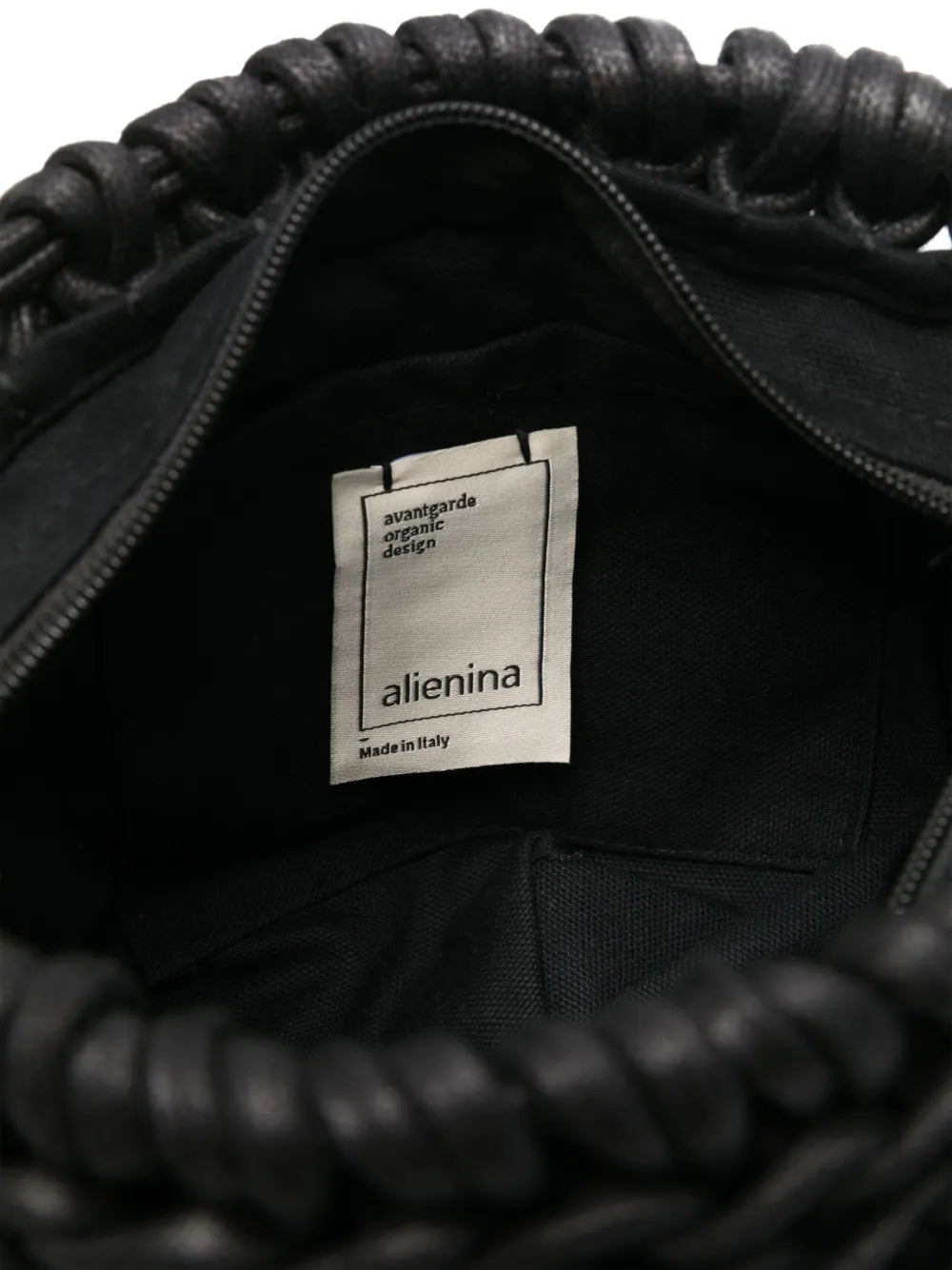 Bolso Cecilia Alienina en color negro, hecho a mano con cuerda de algodón 100%, sostenible y artesanal.