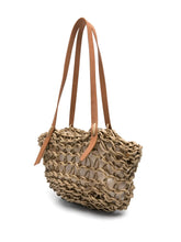 Load image into Gallery viewer, El bolso Vittoria de Alienina es un shopper espacioso y elegante, perfecto para quienes necesitan mucho espacio sin sacrificar el estilo. Fabricado con cuerda encerada y correas de piel biodegradable, combina durabilidad con una estética única y moderna. Además, es muy cómodo de llevar sobre los hombros, convirtiéndolo en el compañero ideal tanto para los recados diarios como para viajes. ¡Un accesorio práctico y con mucho carácter!

100% Algodón encerado.

Medida: Ancho 27 cm. Alto 46 cm. Asa 70 cm.

Instr