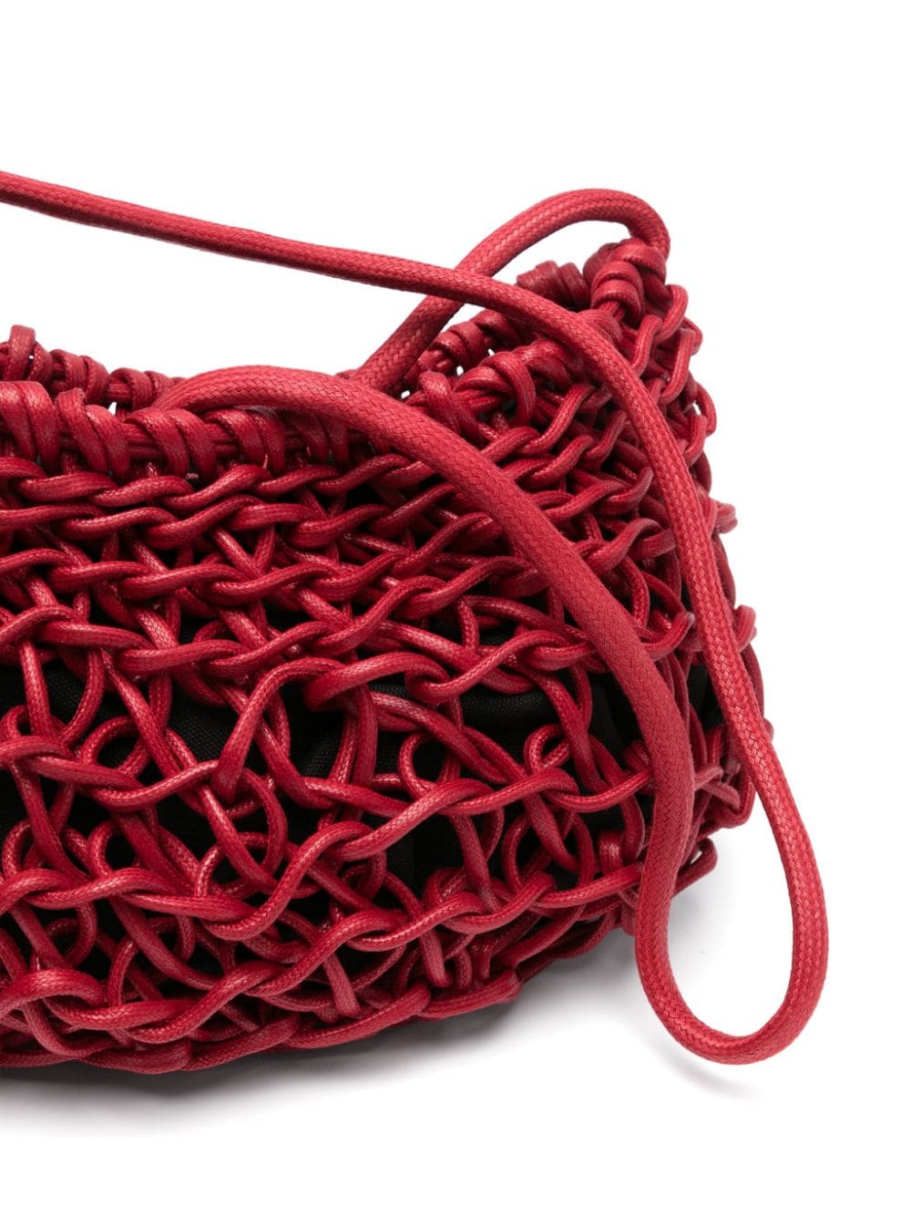 Bolso de hombro de&nbsp;&nbsp;Alienina tejido a mano con cuerda de algodón encerado en rojo. Forro en negro de algodón y cierre cremallera.  100% Algodón  Medida: Ancho 36 cm. Alto 24 cm.  Instrucciones de cuidado: Lavado en seco.  Color_Red  Hecho a mano en Italia.