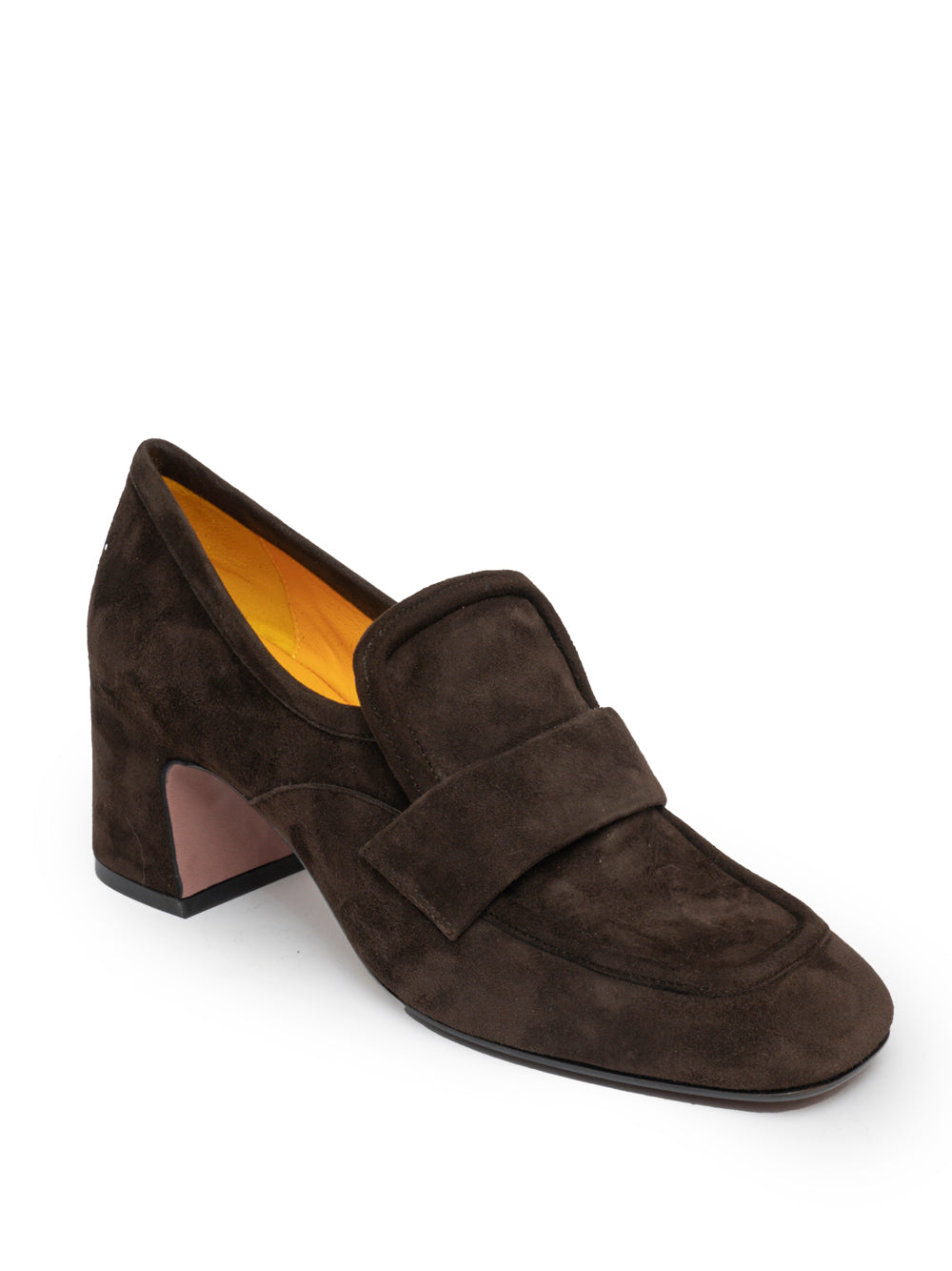 Mocasín en ante chocolate con tacón cuadrado ancho de 6 cm. La suela es de goma y flexible lo que lo hacen muy cómodo para el día a día.  Exterior_ Piel De Becerro 100% Suela_ Goma 50% Cuero 50% Forro_ Piel De Becerro 100%  Fabricado en Italia  Modelo_ Perla-R261- Mara Bini  Color_Testa_di_Moro