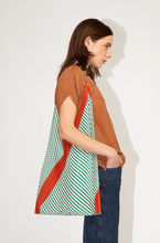 Cargar imagen en el visor de la galería, Bolsa Y plisada FRANCESCA Green