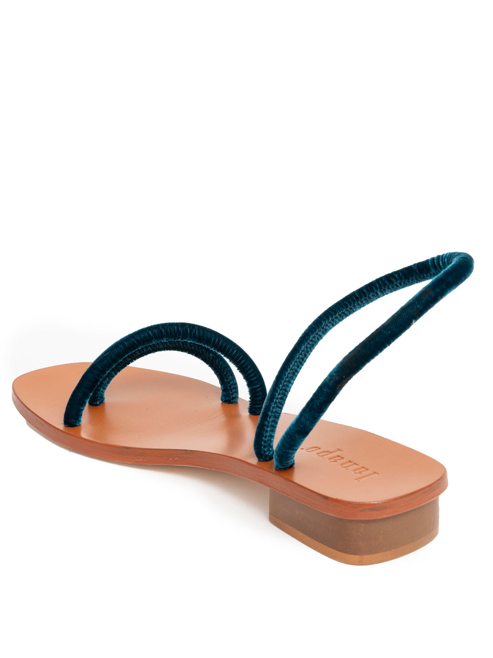 Sandalias Lanapo modelo Pietrasanta en terciopelo ottanio con tacón medio, tiras tubulares y cierre con hebilla, hechas a mano en Italia.

