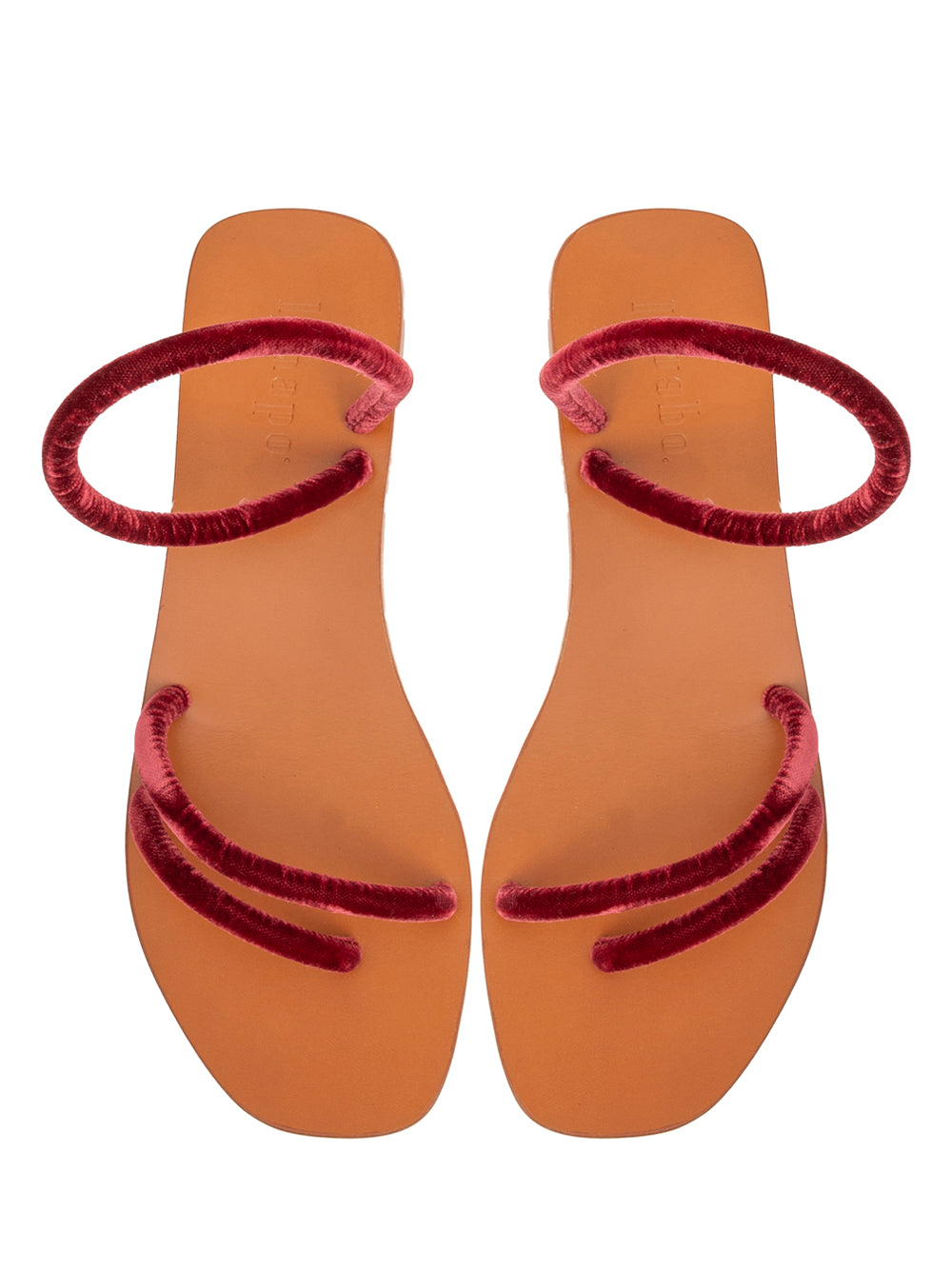 Sandalias Lanapo modelo Pietrasanta en terciopelo rugine con tacón medio, tiras tubulares y cierre con hebilla, hechas a mano en Italia.