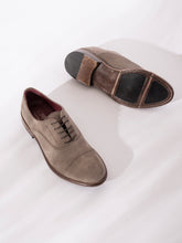 Cargar imagen en el visor de la galería, Zapato Oxford Ante Taupe