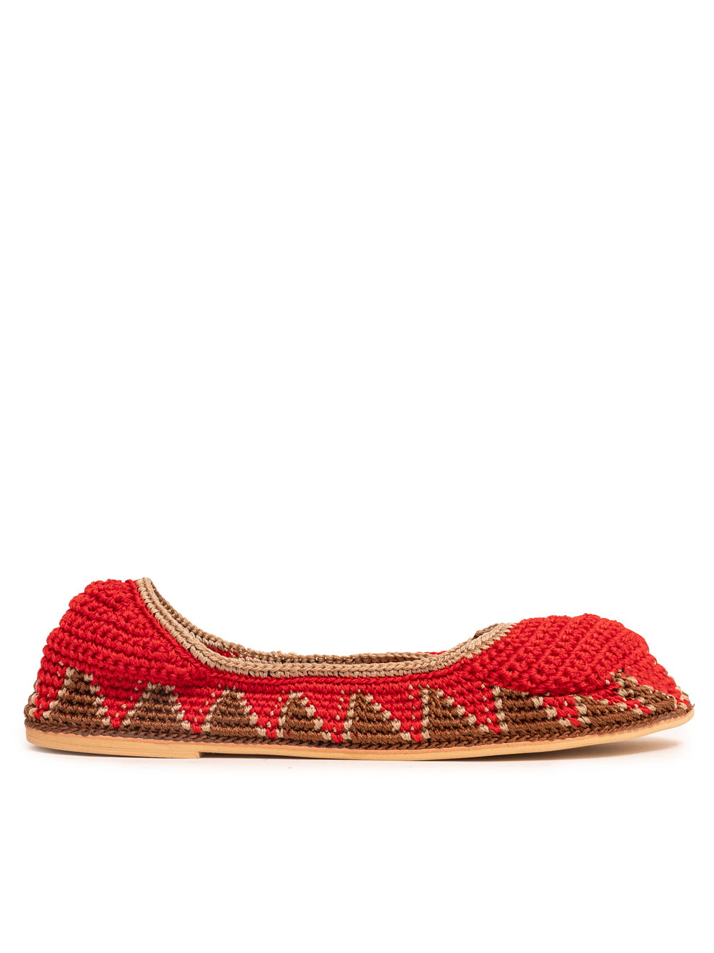 Handmade crochet flats in Venetian Red without straps, crafted in India by slō hand made

Sustainable Venetian Red crochet flats, minimalist design with leather interior and rubber sole