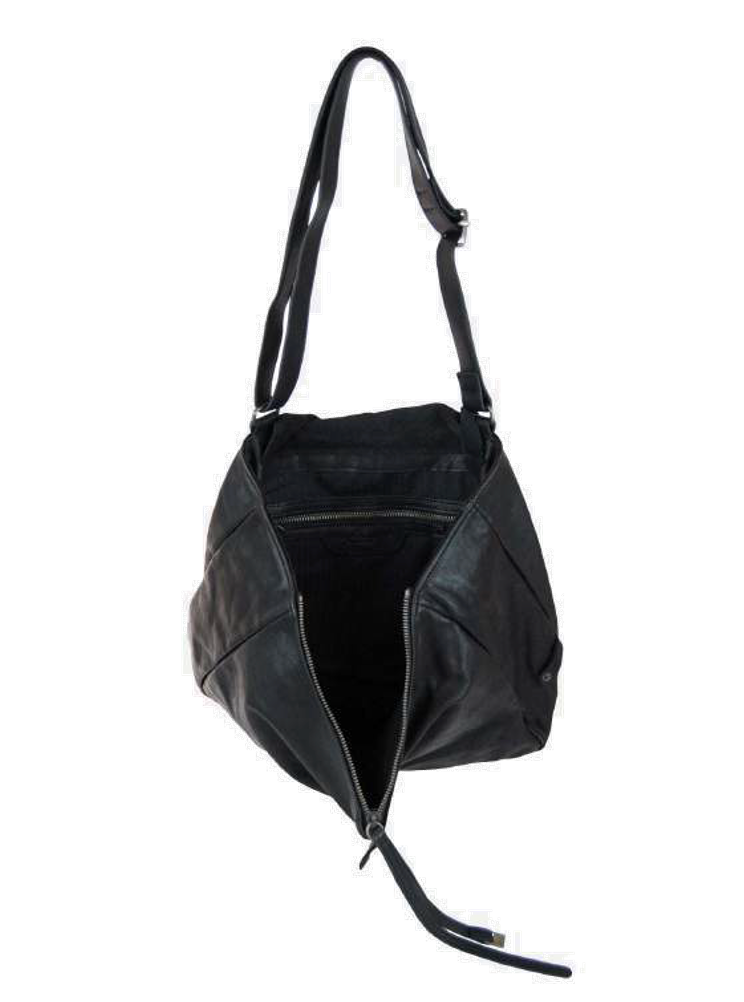 Mialuis Gabri Nero bag, sustainable vegetable-tanned leather, handmade in Italy with versatile adjustable strap.