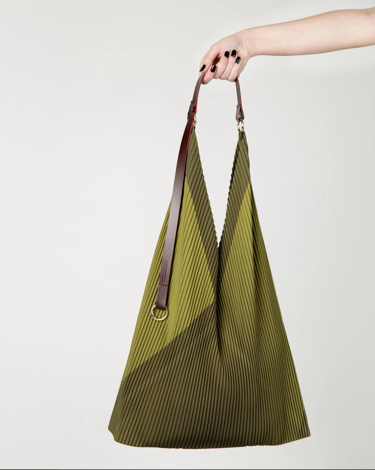 Multitudes Audrey bag with pouch and leather strap in green tones