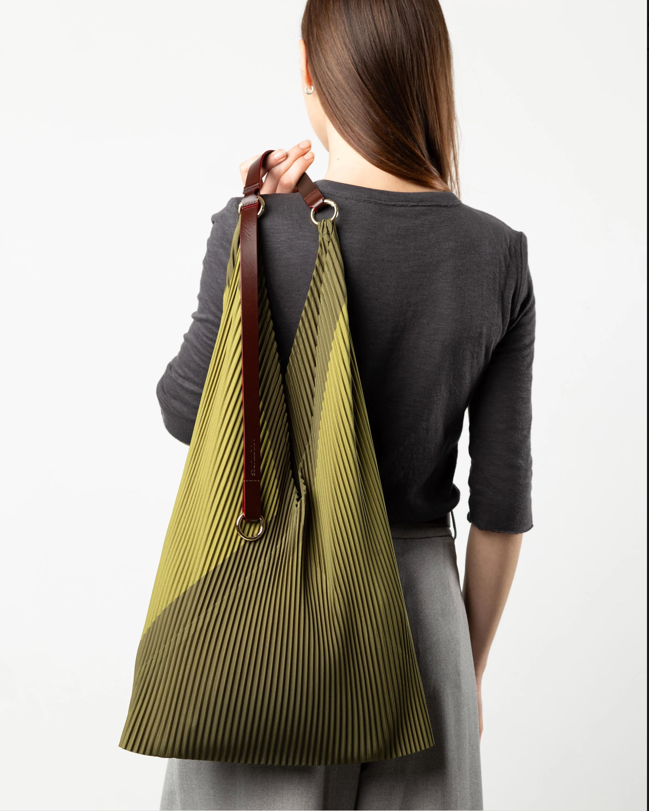 Multitudes Audrey bag with pouch and leather strap in green tones