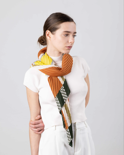 Multitudes pleated scarf Selene beige bronze terracotta yellow recycled polyester silk-effect 