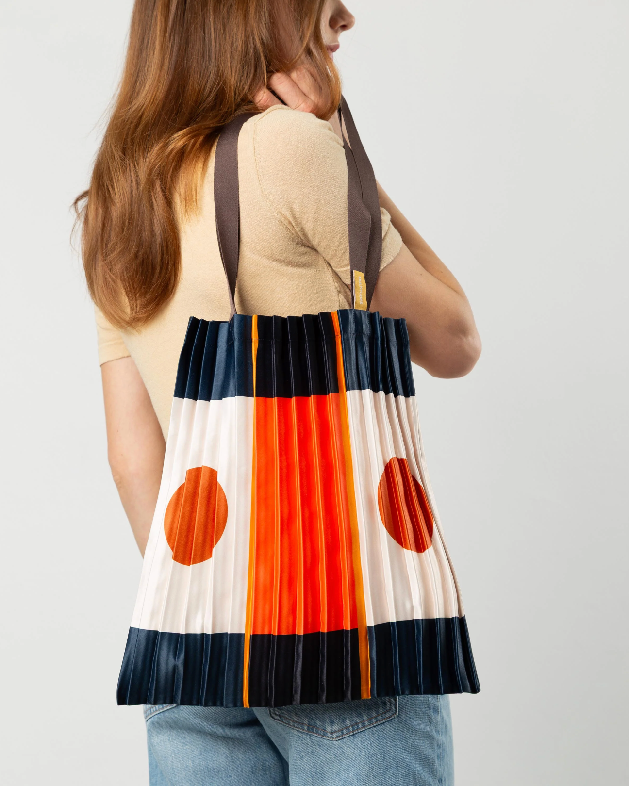 Multitudes Pozzallo tote bag with central stripe and circular pattern in pleated satin