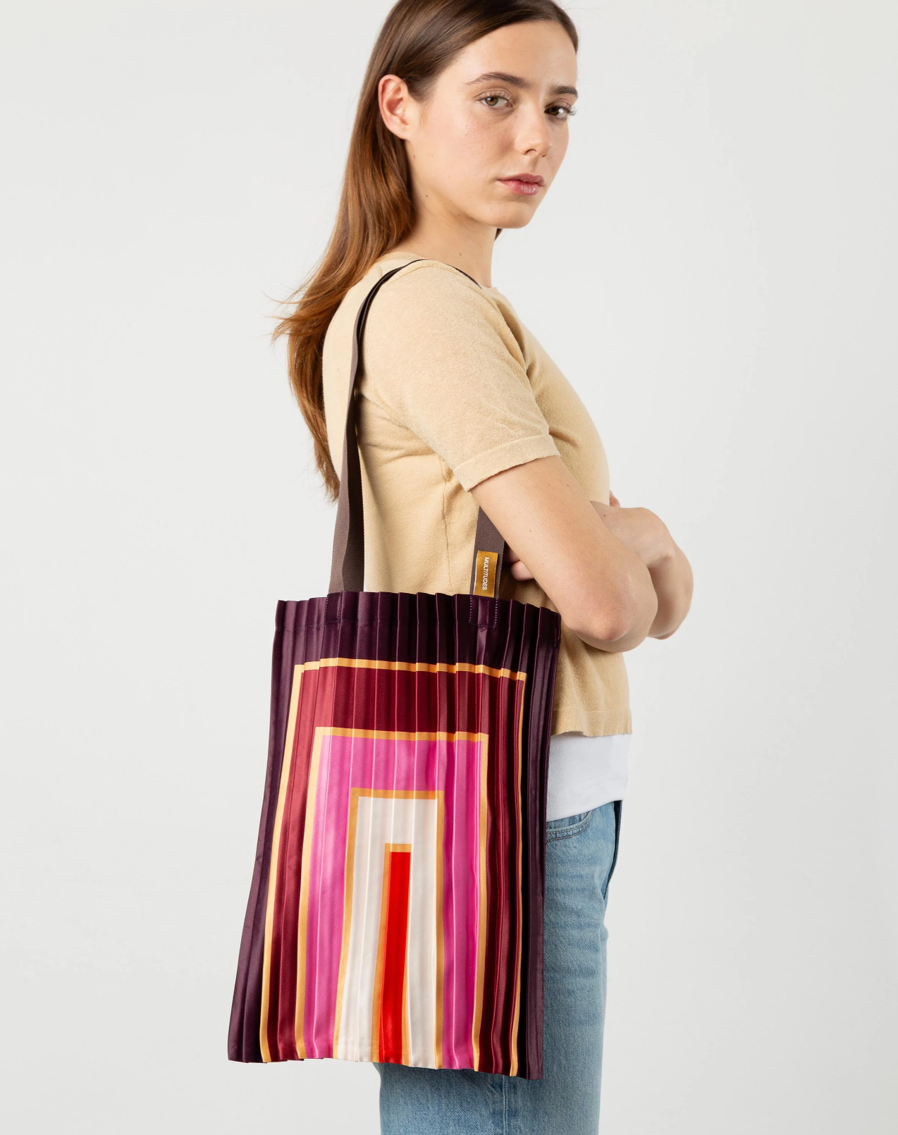 Multitudes Villasimius tote bag with layered geometric pattern in pleated satin