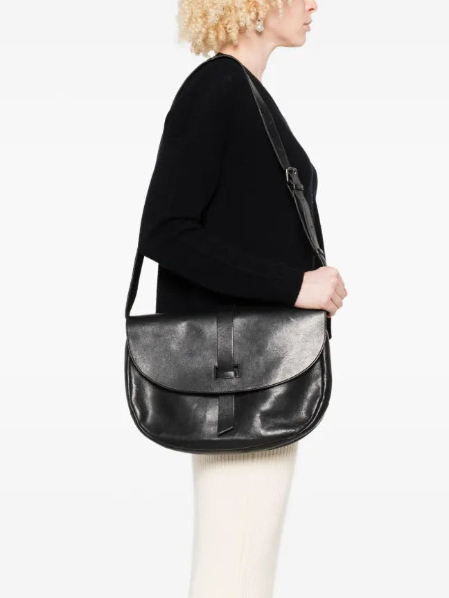 Sommet Alexi black waxed vegetable-tanned leather shoulder bag handmade in Italy – adjustable strap and interior zip pocket.