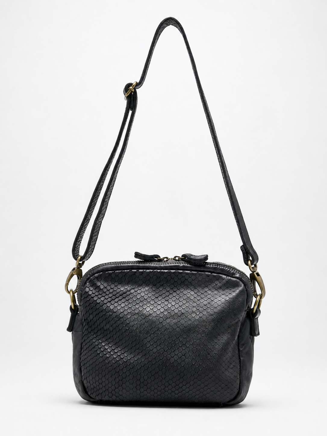 SOMMET ARLO Cobra vegetable-tanned leather crossbody bag in Nero black, handmade in Italy