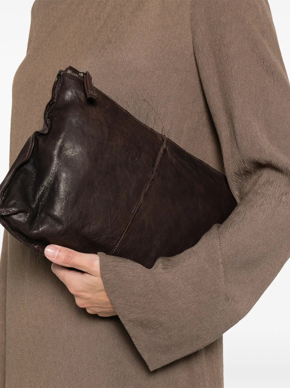 Sommet Clark crossbody bag in coffee vegetable-tanned leather with adjustable strap and waxed artisanal finish, handmade in Italy.