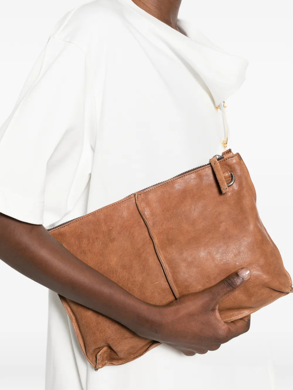 Sommet Clark sand leather crossbody bag in vegetable tanned leather with adjustable strap, handmade in Italy.