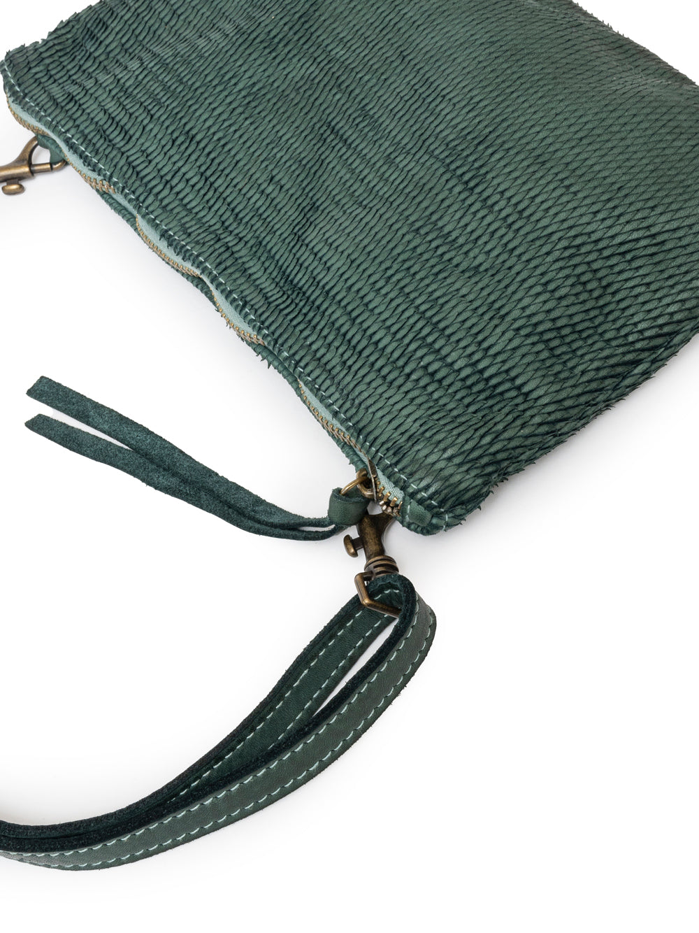 Sommet Petaliño pochette bag in forest green, made from vegetable-tanned calfskin with petal effect, adjustable and removable strap, zipper closure, interior compartments, handcrafted in Italy.