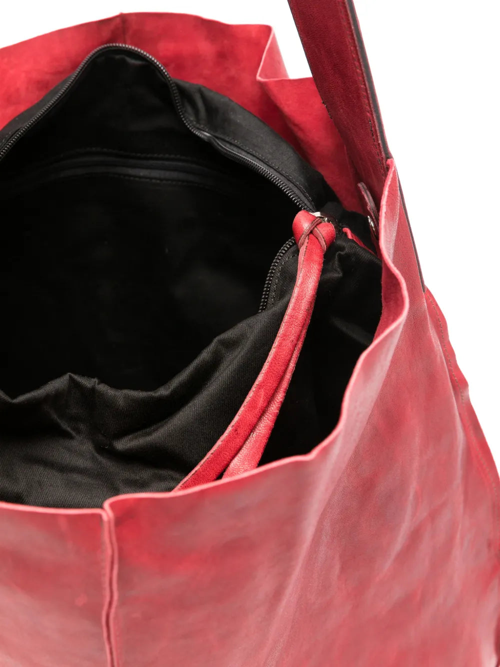 Sommet Sahara bucket bag in bougainville pink vegetable-tanned leather with removable interior pouch and artisanal waxed finish, handmade in Italy.